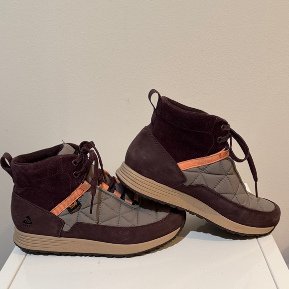 Teva Women's Quilted ReEmber Commute waterproof Booties size 8.5 - Picture 6 of 13